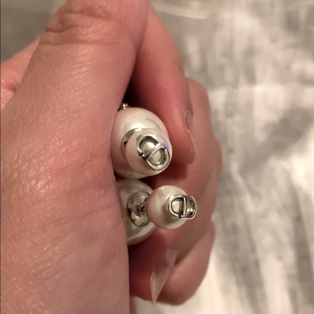 Dior Elegant Silver and Pearl earrings - Picture 6 of 7